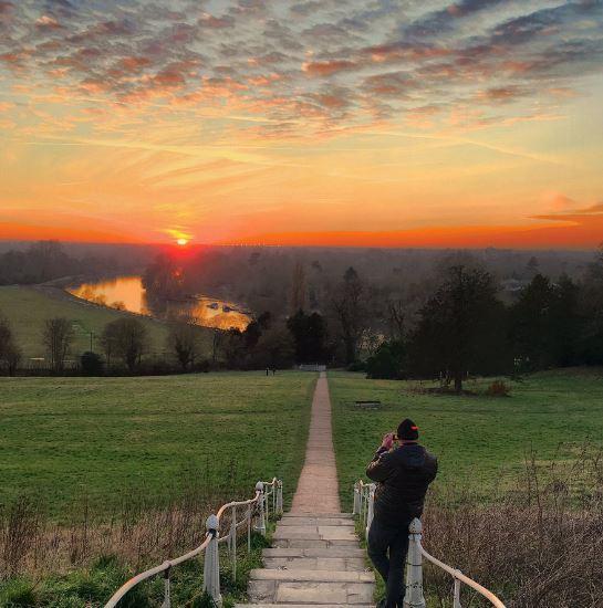 @veevs sent this through to us on Twitter waiting for the sun to come down on Richmond Hill