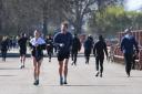 People jogging in Battersea Park, London, as Prime Minister Boris Johnson has said the Government is ready to impose tougher restrictions to curb the spread of the coronavirus if people do not follow the guidance on social distancing. PA Photo. Picture da