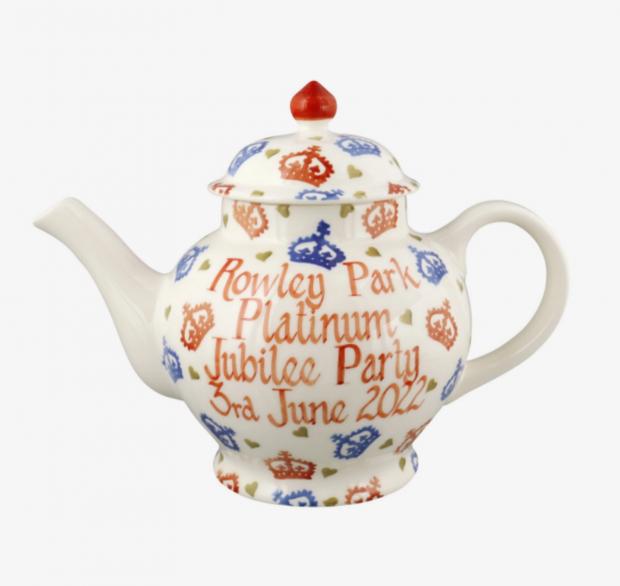 Surrey Comet: Personalised Platinum Jubilee 4 Mug Teapot (Emma Bridgewater)