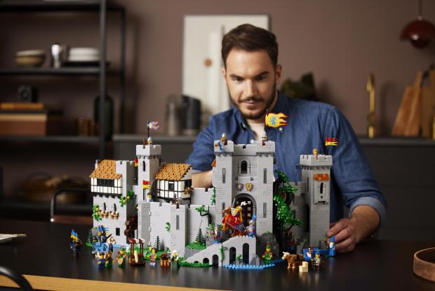 Surrey Comet: LEGO® Lion Knights’ Castle. Credit: LEGO