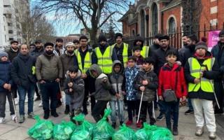 Members of the Ahmadiyya Muslim Youth Association (AMYA) cleaned Epsom's streets in their annual litter pick